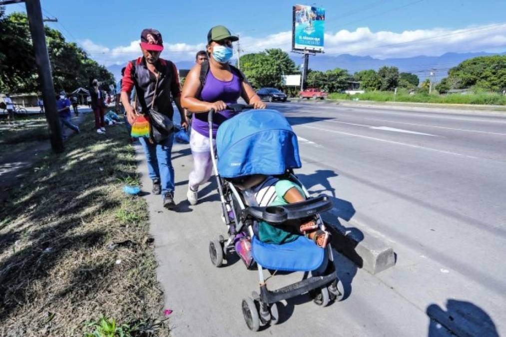 Familias enteras y jóvenes sin esperanza: la primera caravana migrante de 2022 hacia EE UU