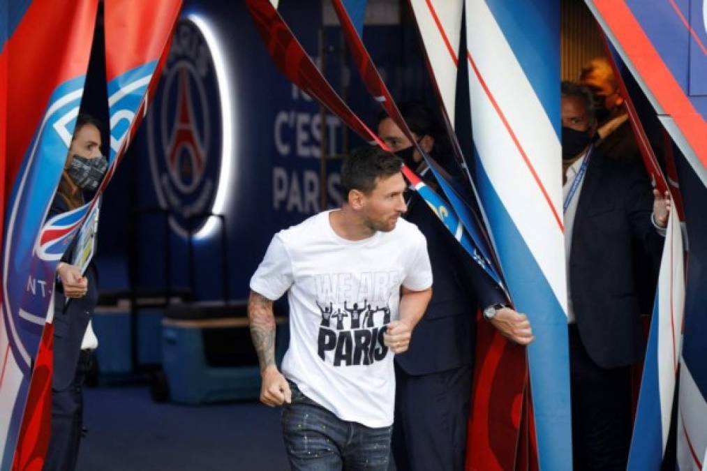 Furor y algarabía en el Parque de los Príncipes tras presentación de Messi y Ramos
