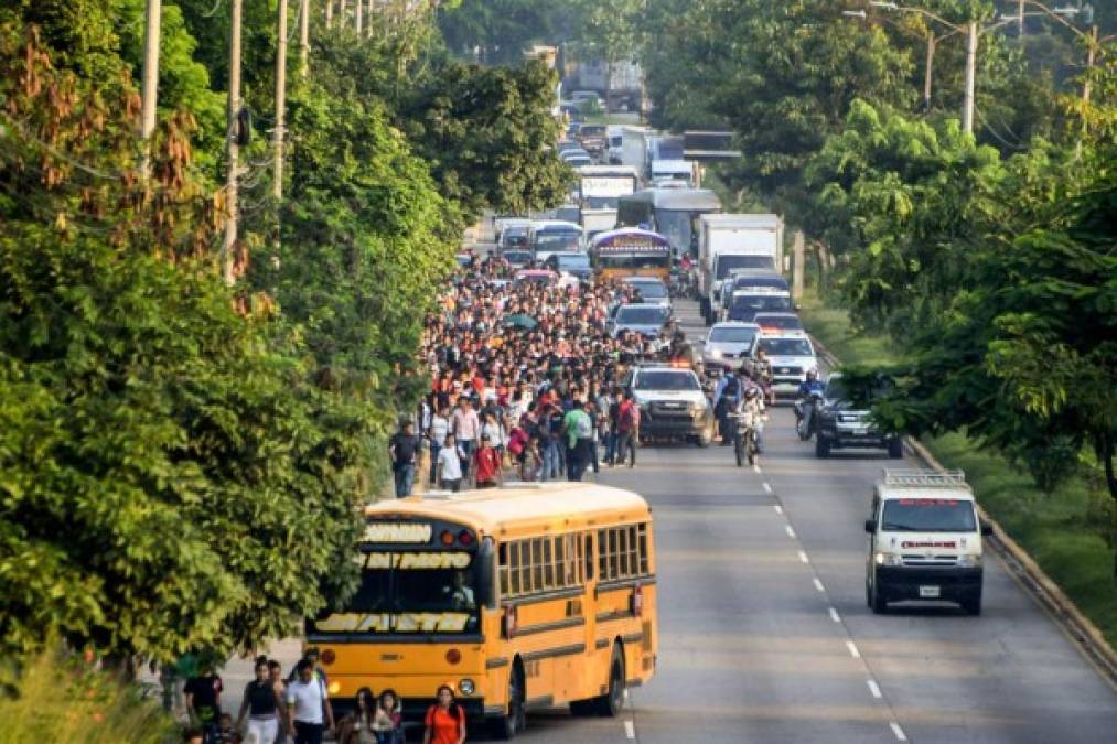 Así es la caravana de migrantes hondureños que se dirige a Estados Unidos