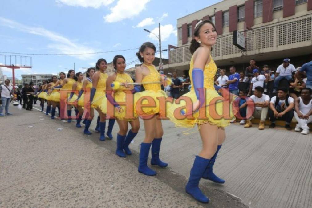 Los mejores cuadros de palillonas en los desfiles 2017