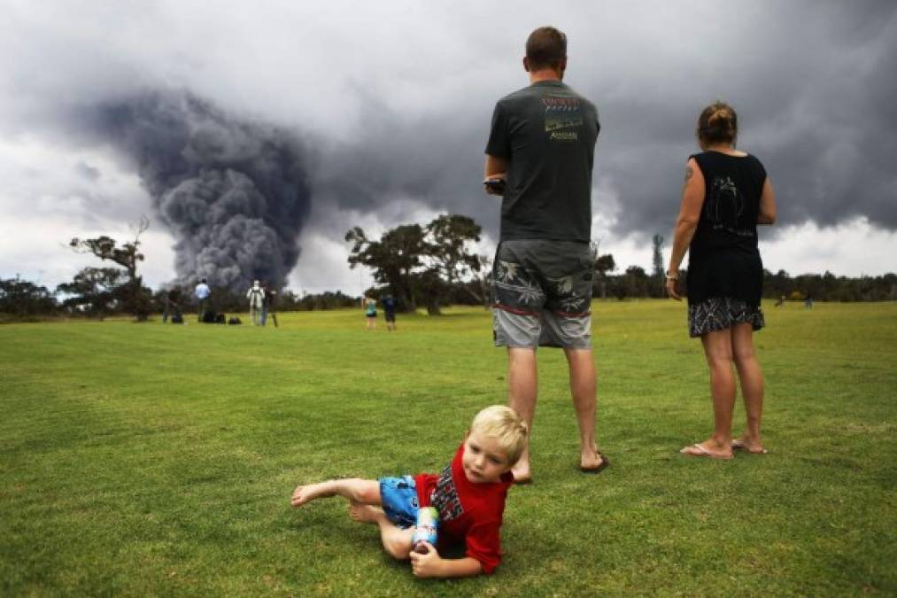 Imágenes de la nube de ceniza volcánica que provocó el volcán Kilauea en Hawái