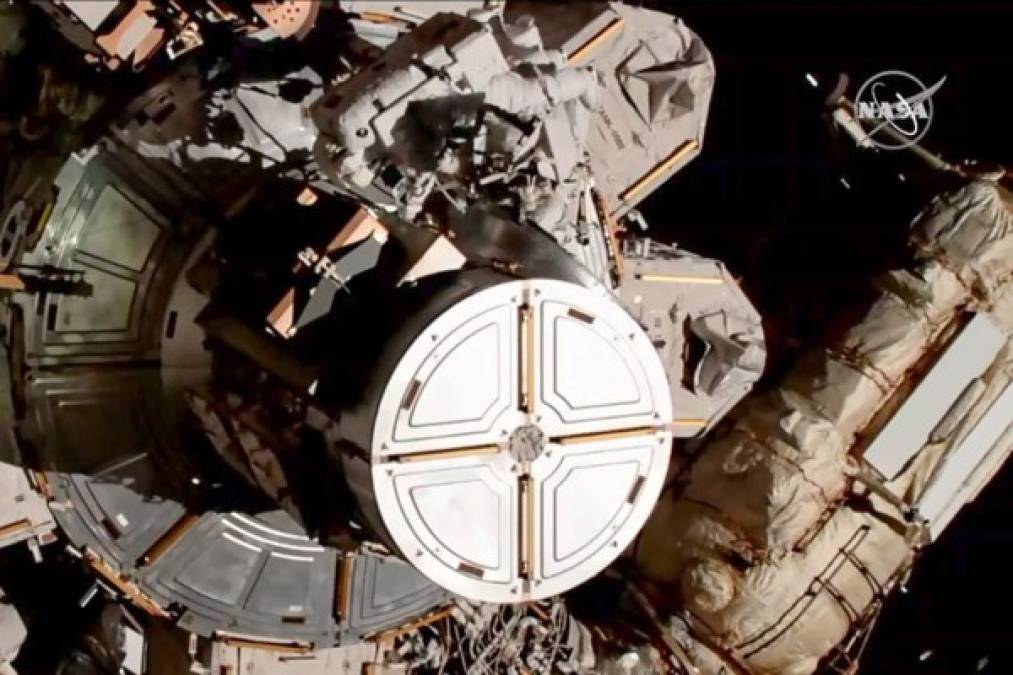 NASA: La histórica y primera caminata de dos mujeres en el espacio