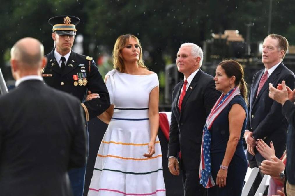 FOTOS: El folclórico vestido de Melania Trump para celebrar el 4 de julio en EE UU