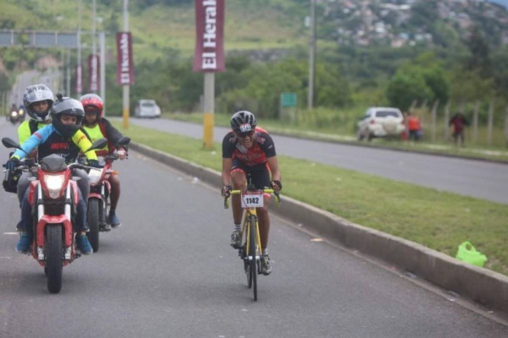 Así fue la llegada de Bryan Mendoza, el ganador Élite de la Sexta Vuelta Ciclística