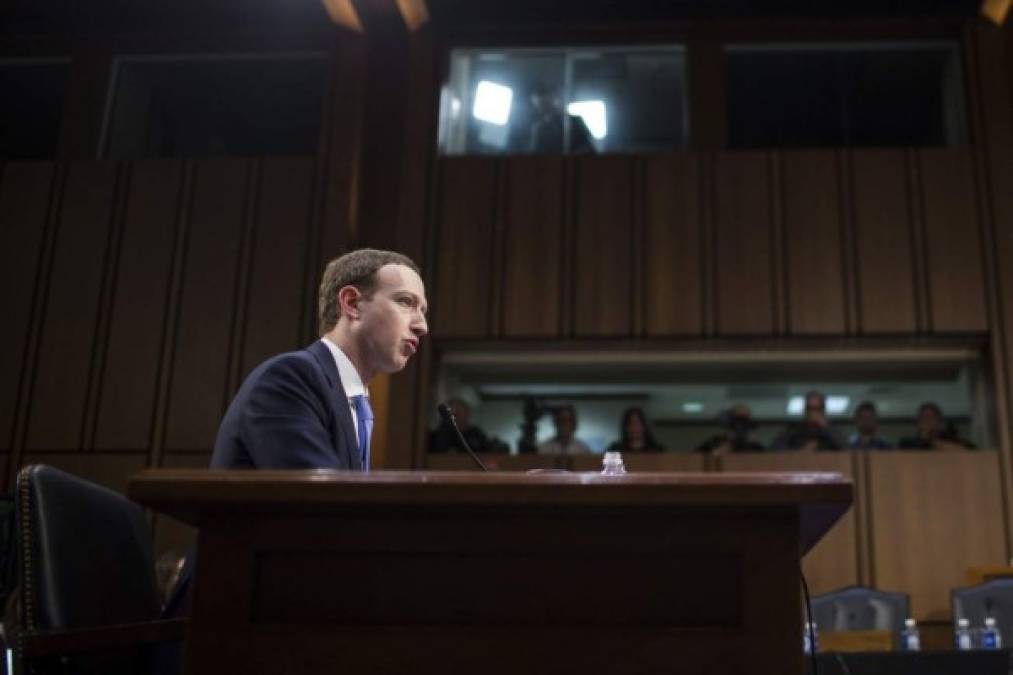 La tensa audiencia que enfrentó Mark Zuckerberg por filtración de datos en Facebook