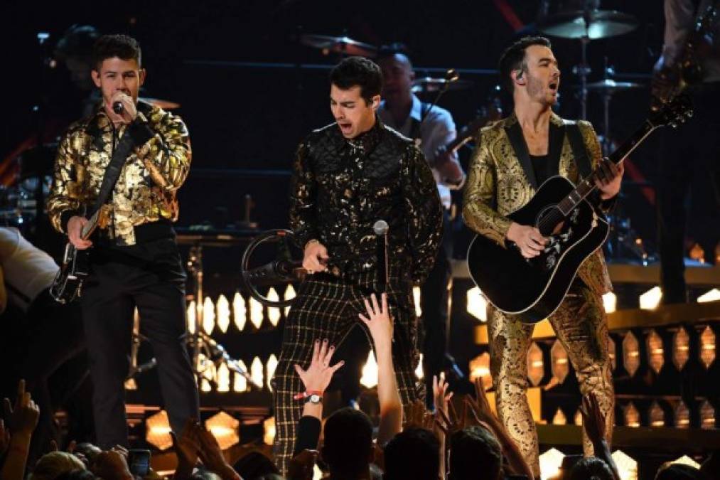 '¡Esta noche es por Kobe!': el emotivo tributo en los Grammy 2020