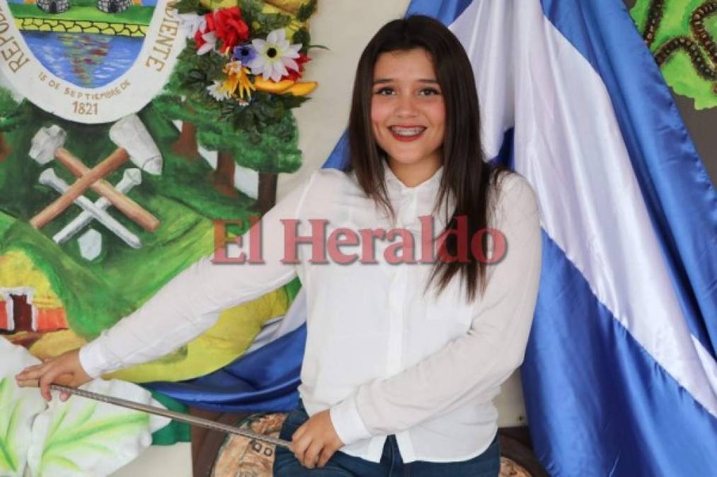 Con carisma y belleza quieren enamorar a Honduras las palillonas del Instituto España Jesús Milla Selva