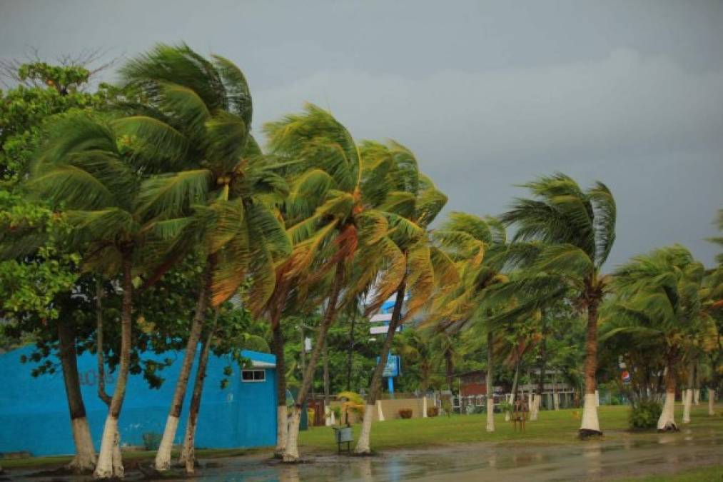 Así es el paso del huracán Earl por el territorio hondureño