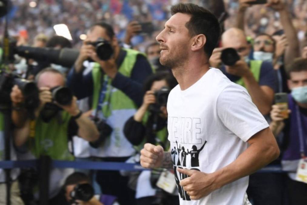 Furor y algarabía en el Parque de los Príncipes tras presentación de Messi y Ramos