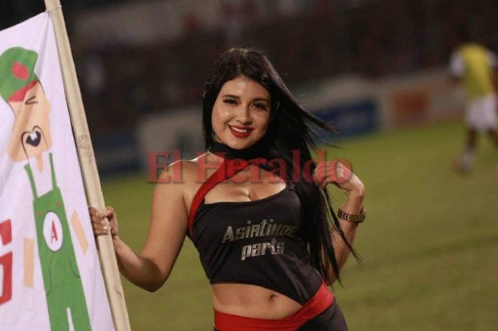 Belleza hondureña adorna estadios durante jornada 17 del Clausura