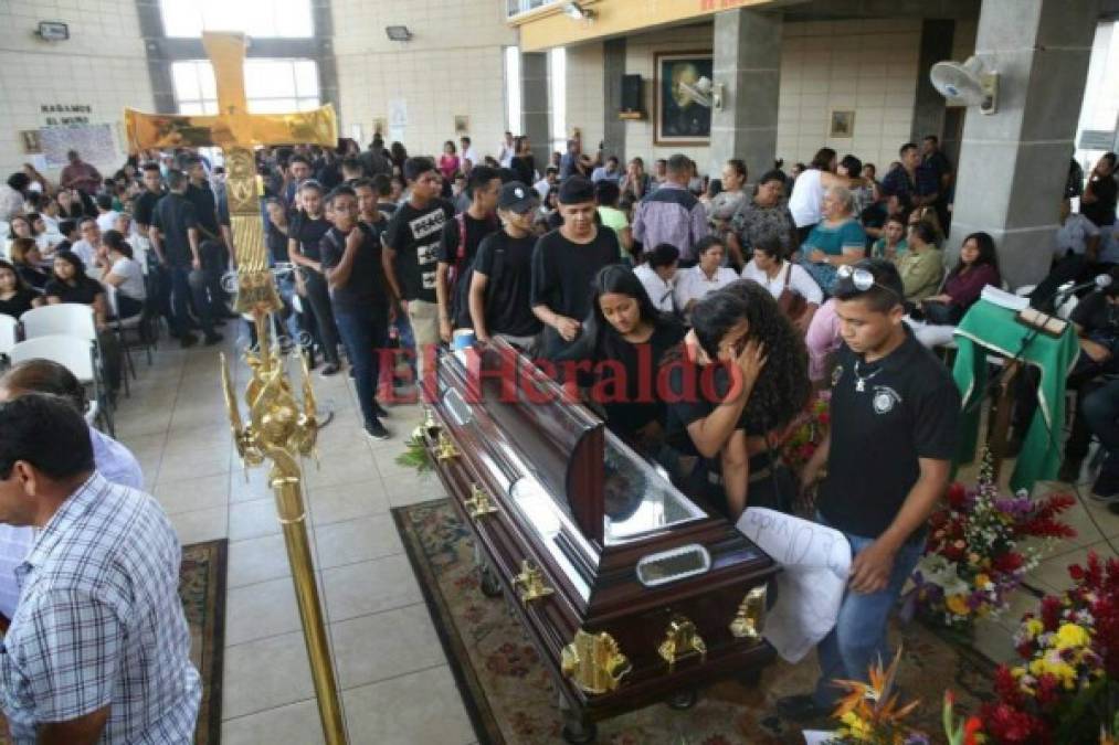 FOTOS: Triste adiós a maestro asesinado en el Instituto Técnico Honduras