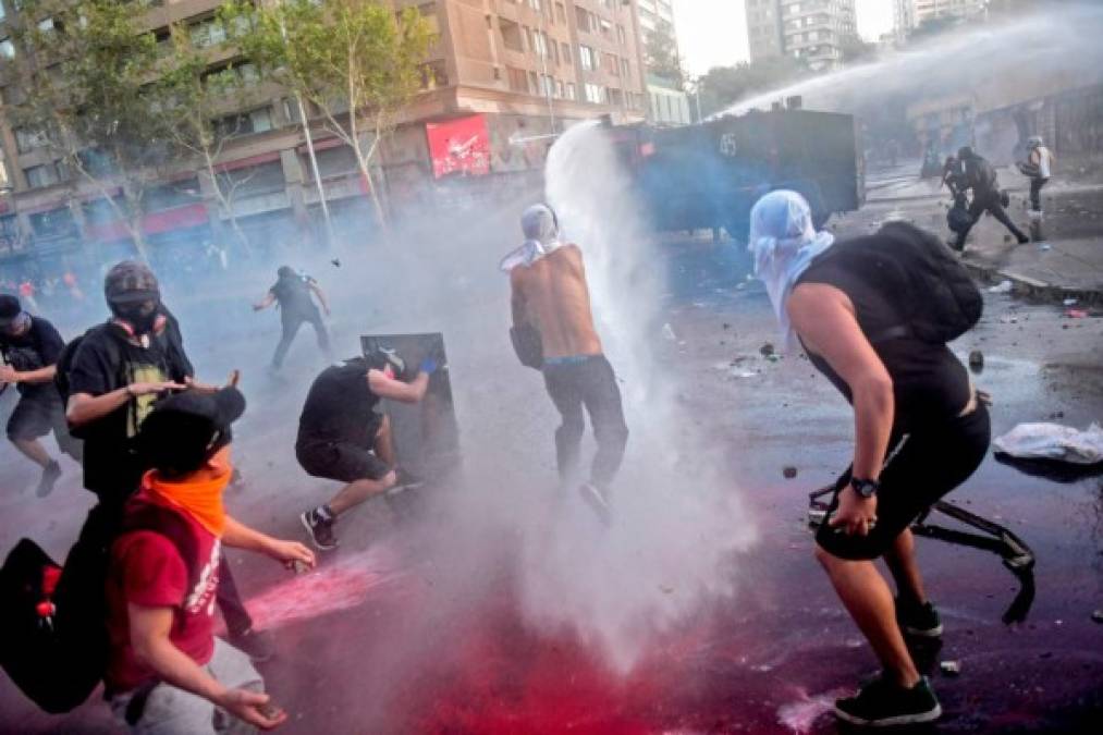 FOTOS: No paran las protestas en Chile, entre la incertidumbre y convulsión