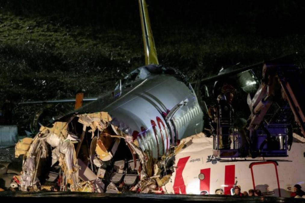Las fotos del avión que se partió en tres en Turquía; hay 157 heridos