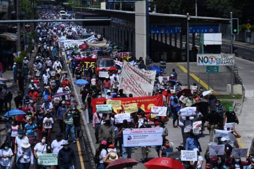 'Bukele, dictador': Salvadoreños protestan contra el bitcóin y el autoritarismo