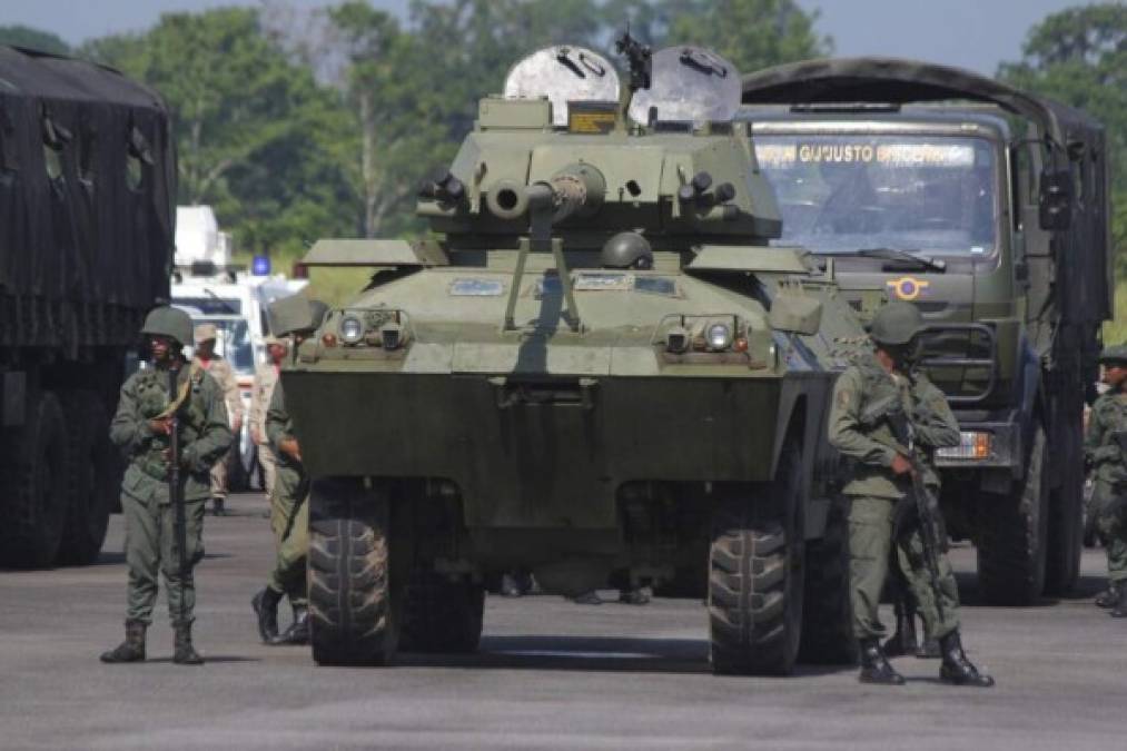 Venezuela desplaza su mejor equipo militar a la frontera con Colombia
