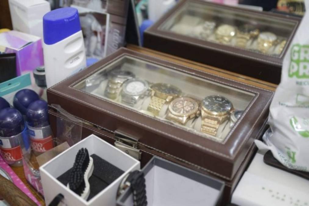 Relojes, carros y fajos de billetes: los extravagantes lujos del 'Cholo Houston'