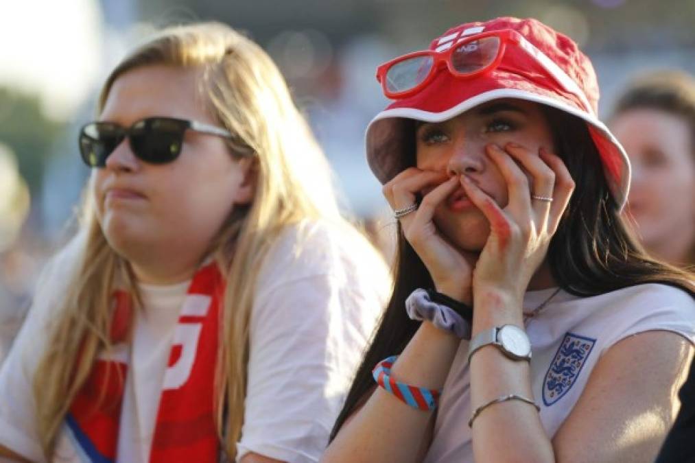 FOTOS: El llanto de las bellas aficionadas de Inglaterra tras la derrota ante Croacia en el Mundial