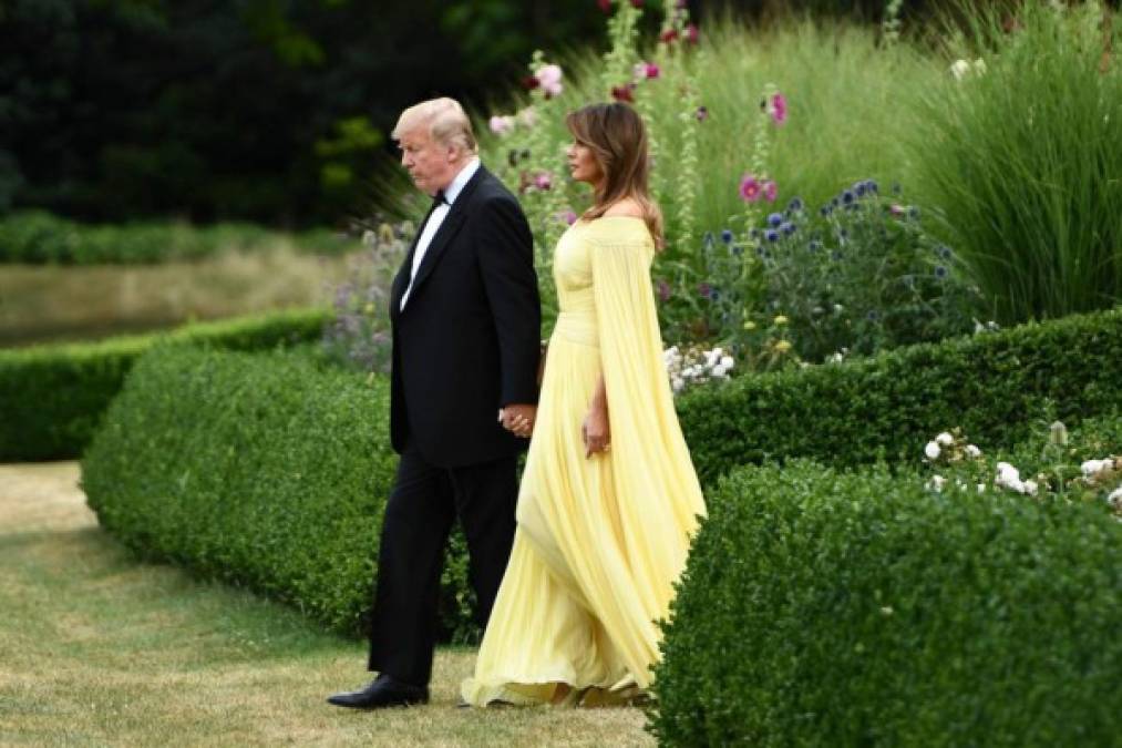 El vestido amarillo de Melania Trump que provocó comparaciones con 'La Bella y la Bestia'