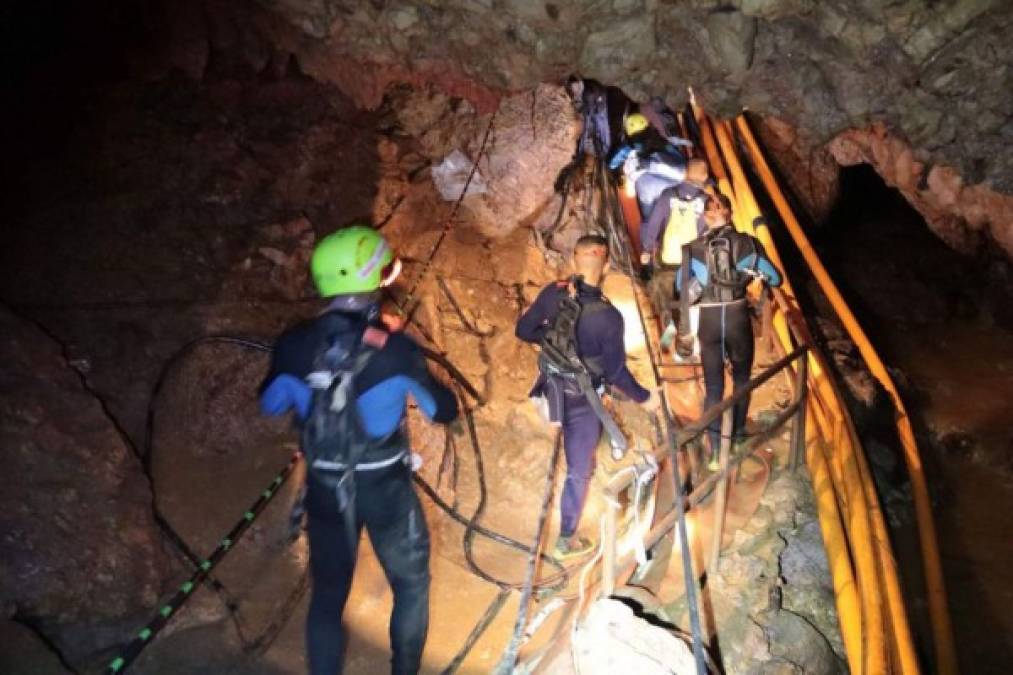 Así es el dramático rescate de los niños atrapados en una cueva de Tailandia