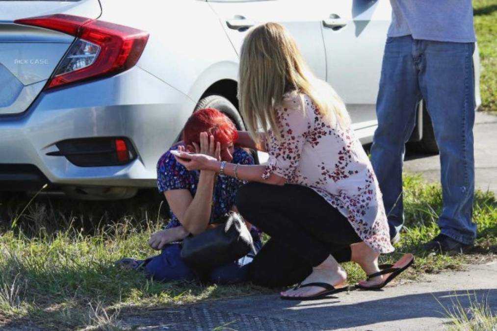 FOTOS: Drama y dolor deja tiroteo en una escuela de Florida