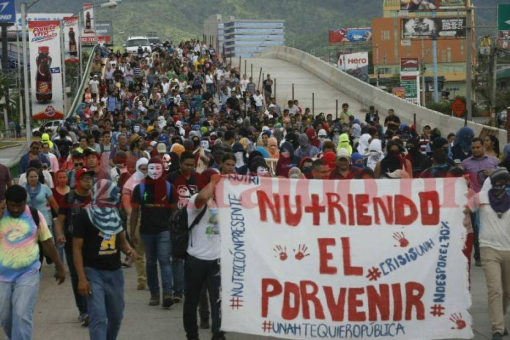 Las 12 fotos que dejó el polémico desalojo de la UNAH