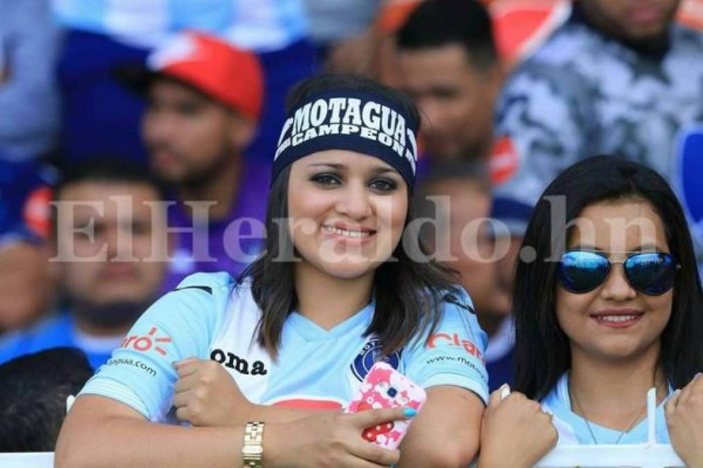 Belleza y hermosura en la final: Guapas chicas deslumbran en el estadio Nacional