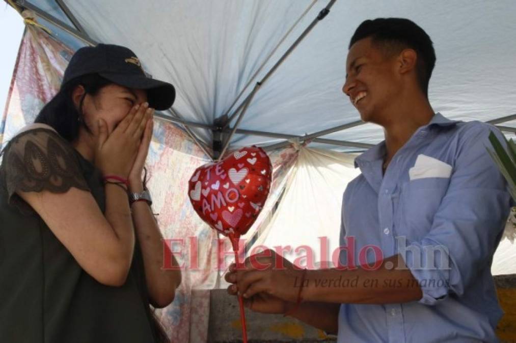 Peluches y besos: así se celebra San Valentín en Tegucigalpa (FOTOS)