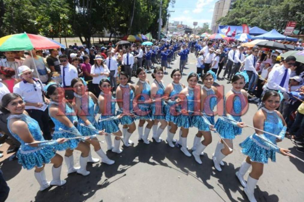 Los mejores cuadros de palillonas en los desfiles 2017