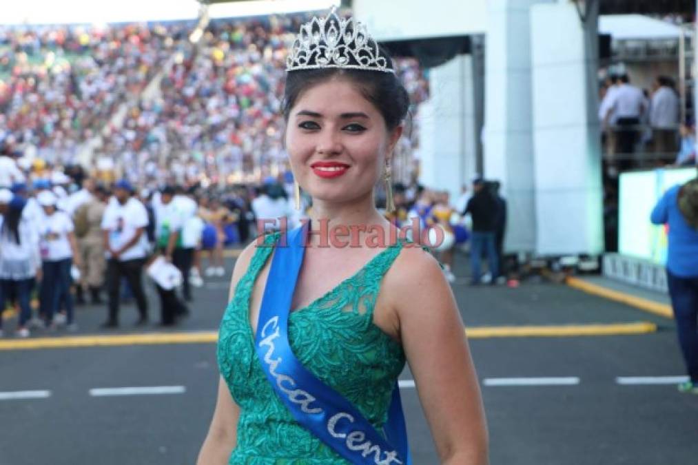 FOTO: Mujeres bellas invadieron el Estadio Nacional en las fiestas patrias 2017