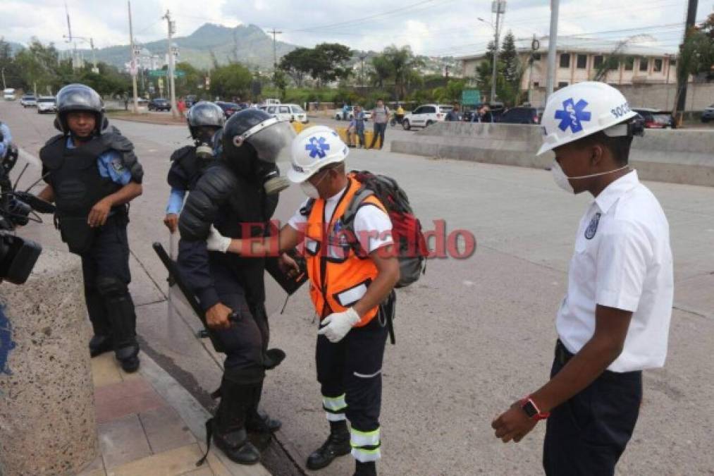 Las imágenes que no viste de la batalla entre el MEU y policías en la UNAH