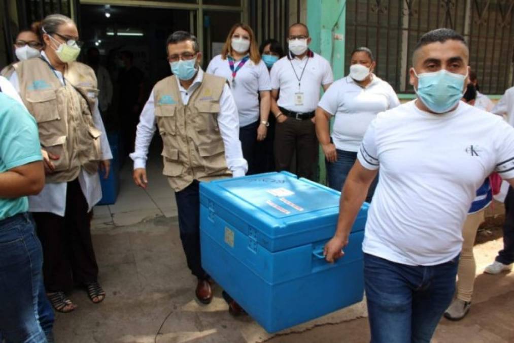 Lo que debes saber antes de acudir al 'Vacunatón' de este fin de semana (FOTOS)