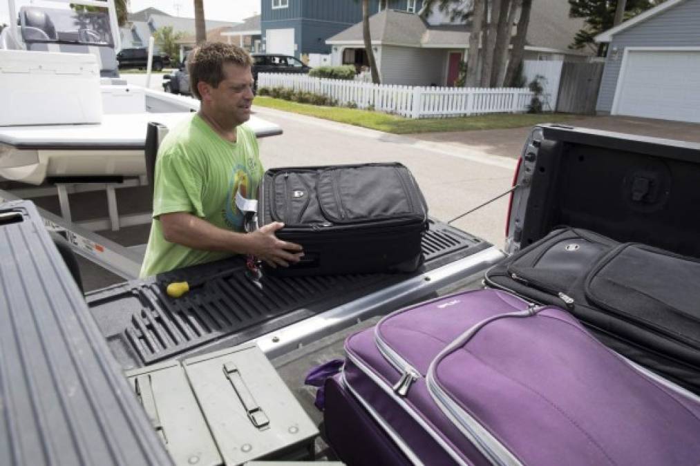 Fotos: Así se preparan los residentes de Texas ante la llegada del huracán Harvey