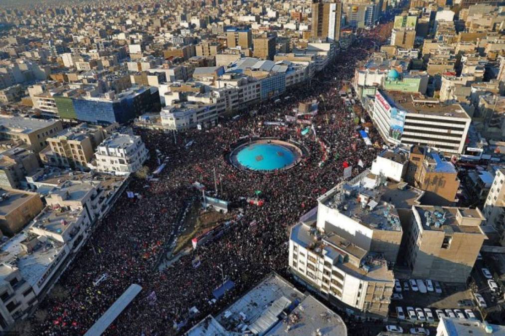 Las 16 fotos más impactantes del conflicto entre Irán y Estados Unidos