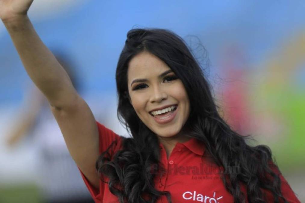 FOTOS: Hermosas chicas presentes en el Olímpico para apoyar a la H ante Chile