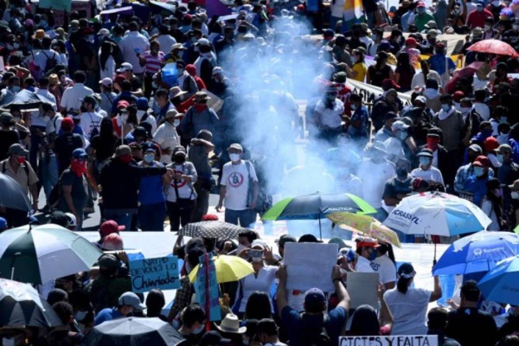 'Bukele, dictador': Salvadoreños protestan contra el bitcóin y el autoritarismo