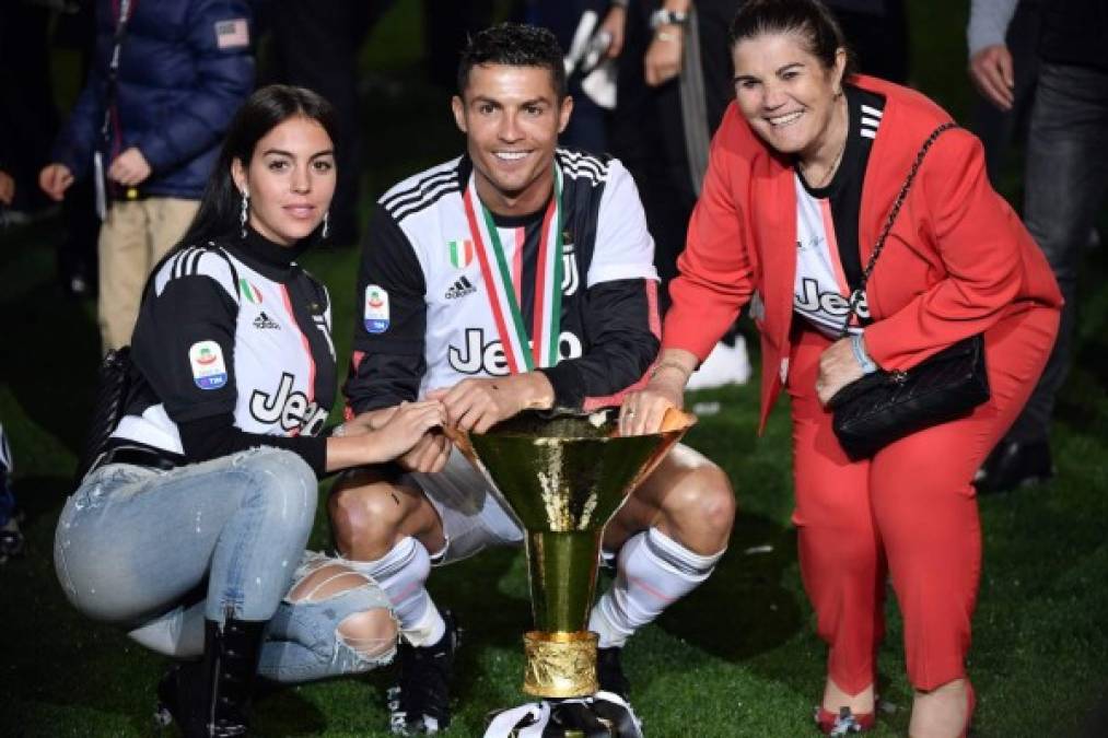 FOTOS: Junto a Georgina Rodríguez y a su madre, así celebró Cristiano el título con la Juventus