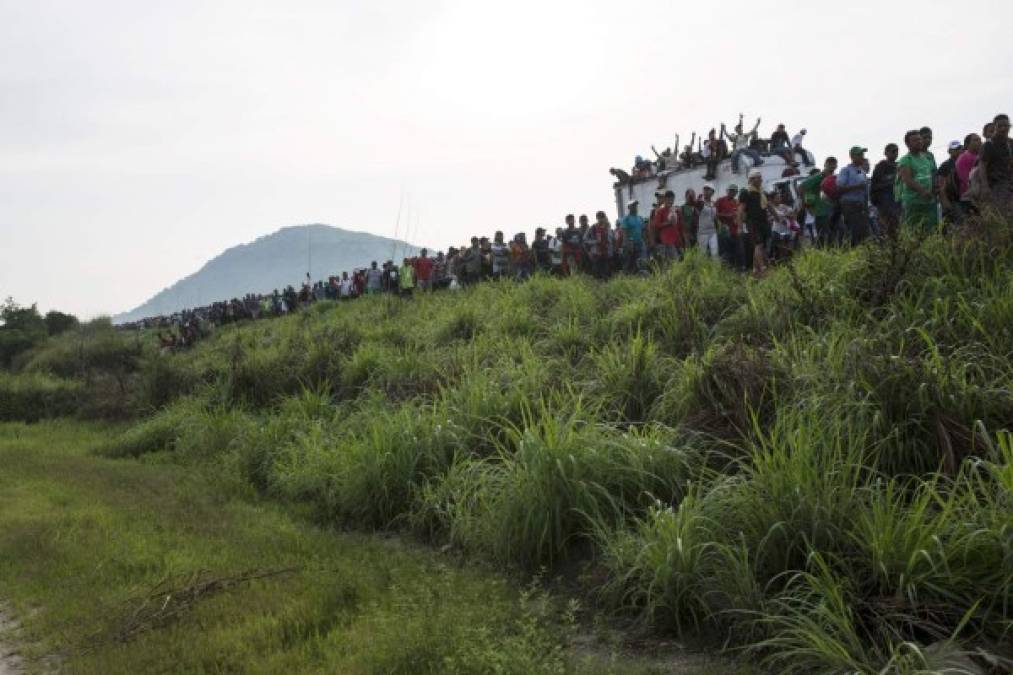 Las desgarradoras fotos de los hondureños de la caravana migrante a su llegada a Oaxaca, México