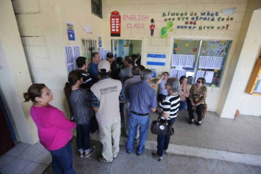 Hondureños se vuelcan a las urnas electorales de la zona sur de la capital