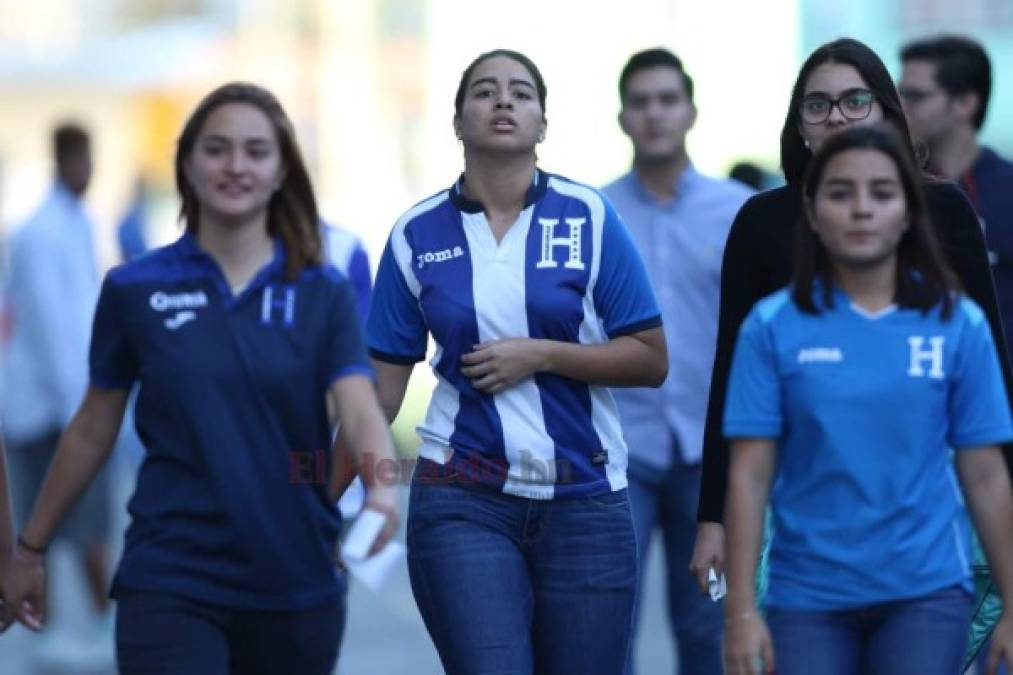 Rubias, morenas, hondureñas y puertorriqueñas: Las bellezas en el Nacional