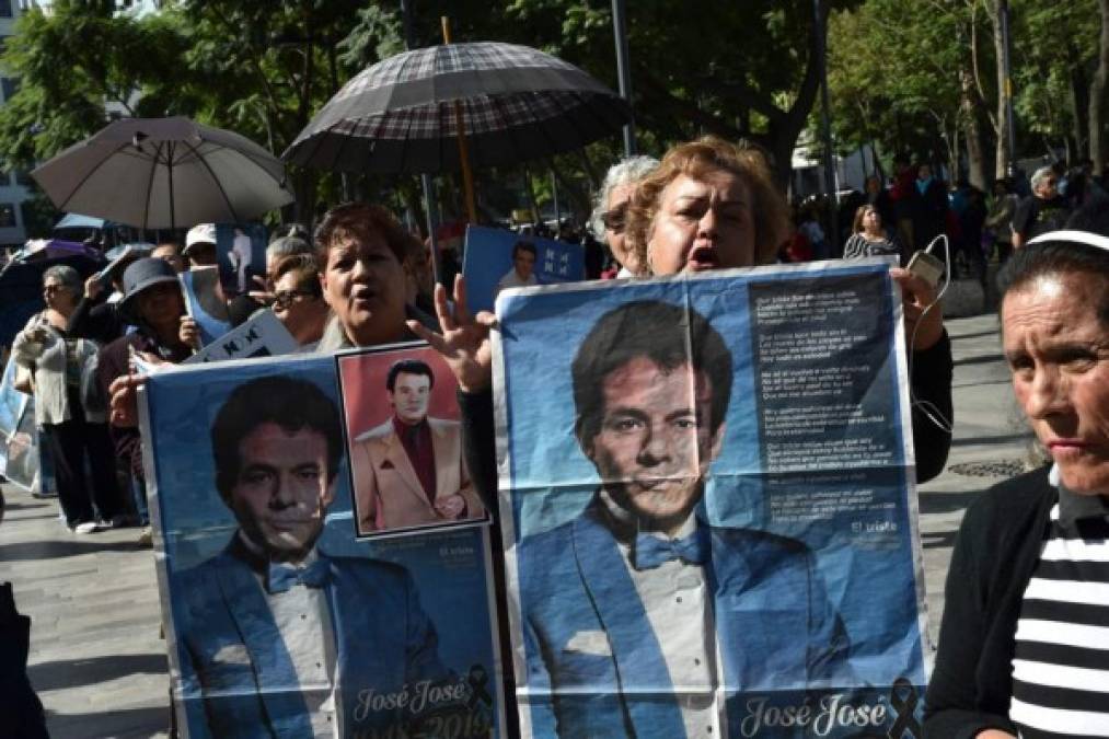 FOTOS: El tributo de los mexicanos a las cenizas de José José