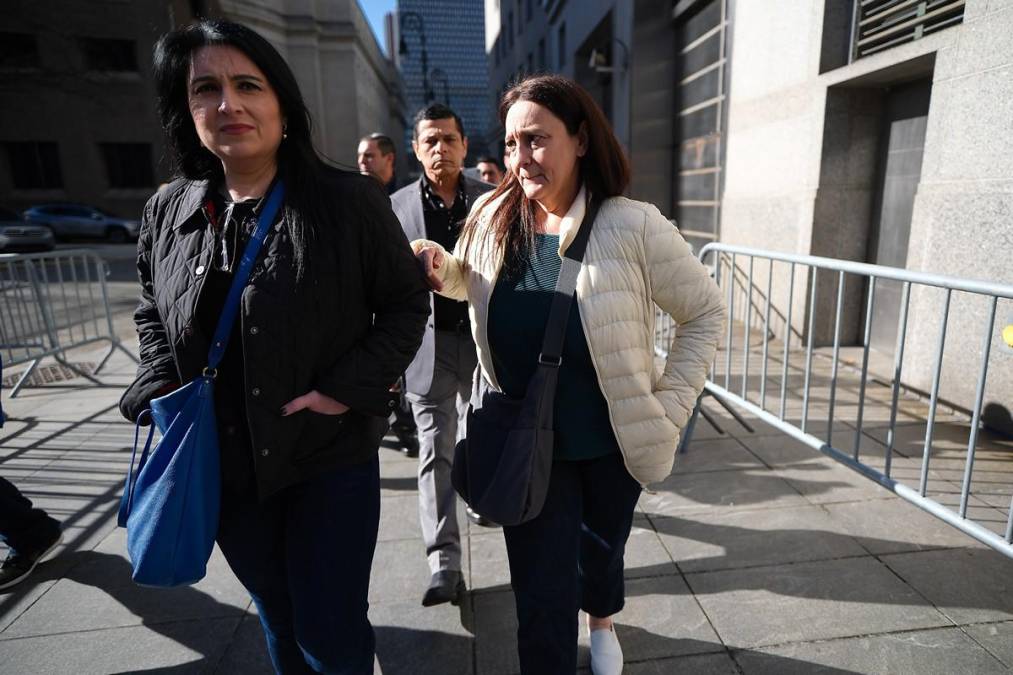 Apresuradas y tristes: hermanas de la ex primera dama, Ana García, tras presenciar veredicto de JOH