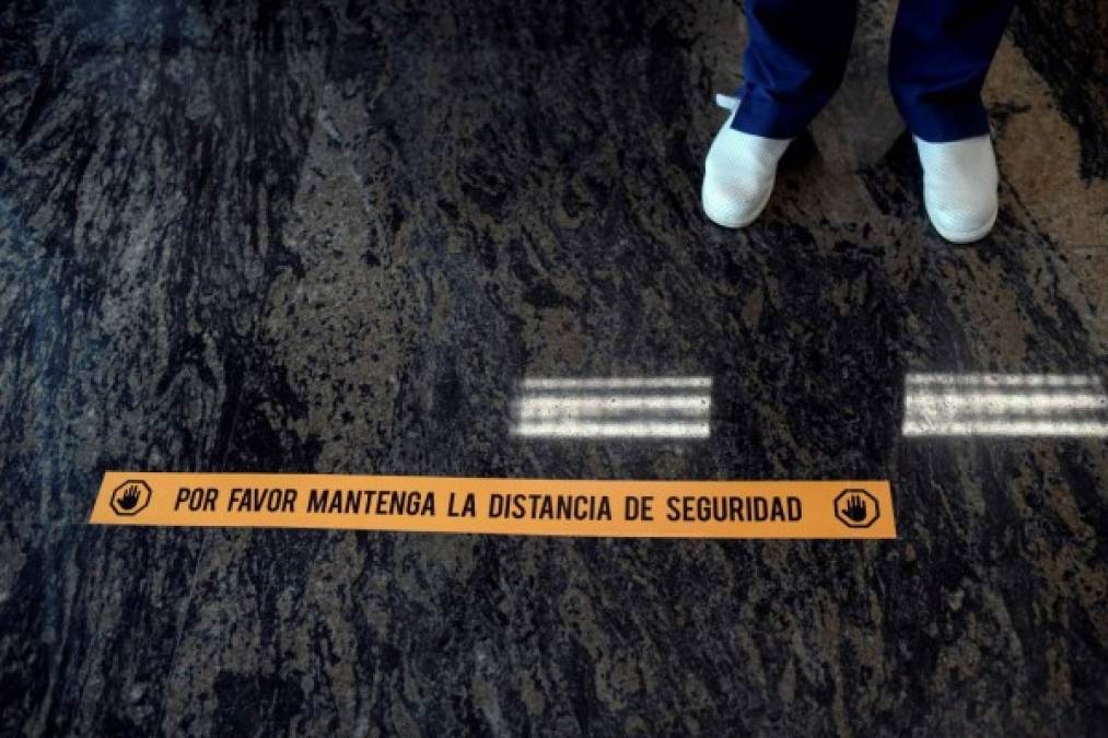 Poco a poco y con cierto temor, españoles buscan la normalidad: FOTOS