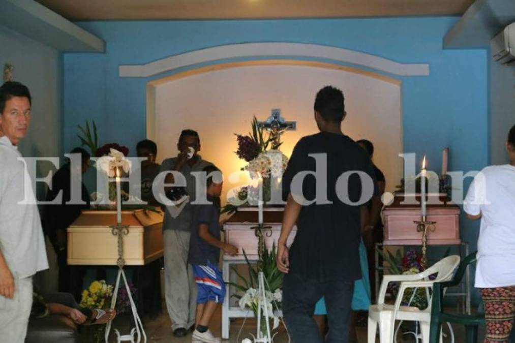 Las tristes escenas que dejó el último adiós a madre y sus dos hijos asesinados en la colonia Brasilia de Comayagüela