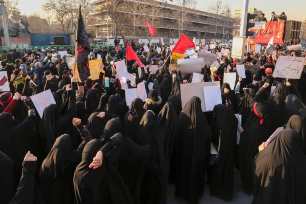 FOTOS: Masivas protestas en Irán, en medio del conflicto con Estados Unidos