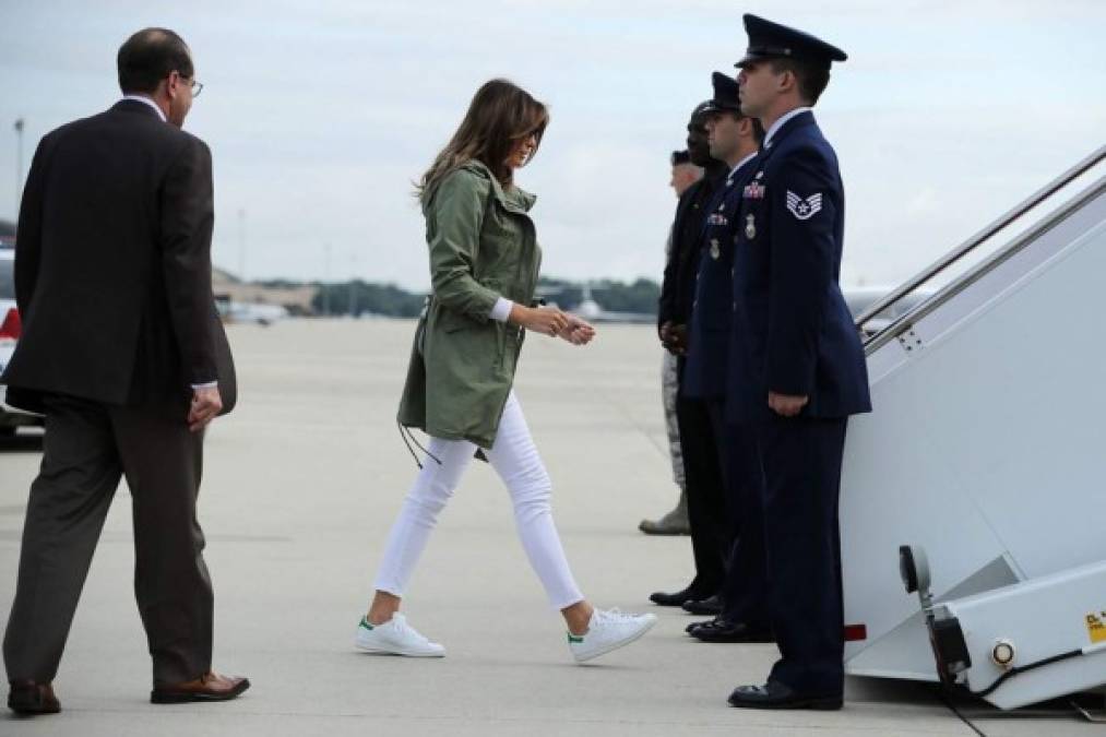 La polémica chaqueta de Melania Trump y el mensaje que revoluciona las redes