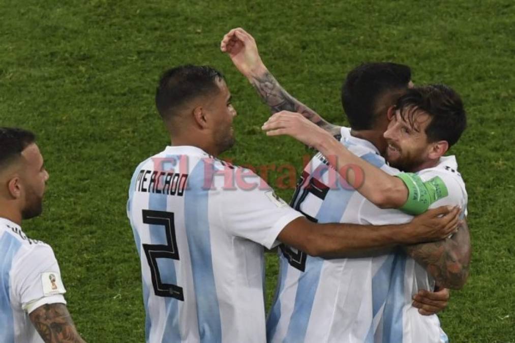 Rusia 2018: Los abrazos de Messi, Marcos Rojo y toda la selección de Argentina tras la clasificación a octavos