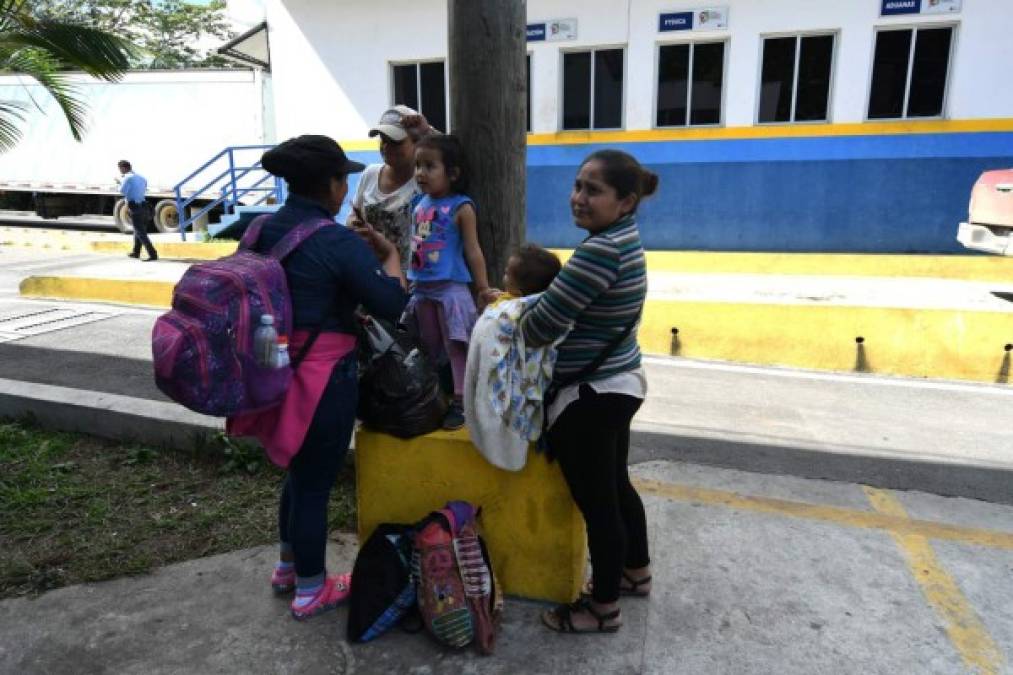 Las tristes imágenes que dejó la segunda gran caravana de hondureños al llegar a la frontera con Guatemala