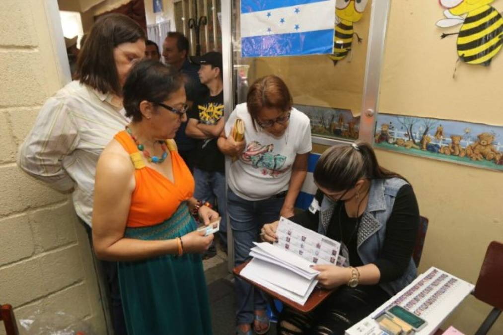 Hondureños se vuelcan a las urnas electorales de la zona sur de la capital