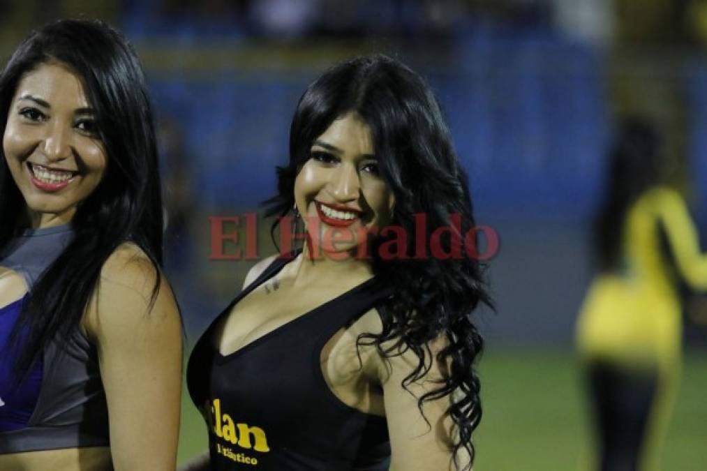 Bellas catrachas adornan el duelo Real España vs Olimpia en el estadio Morazán