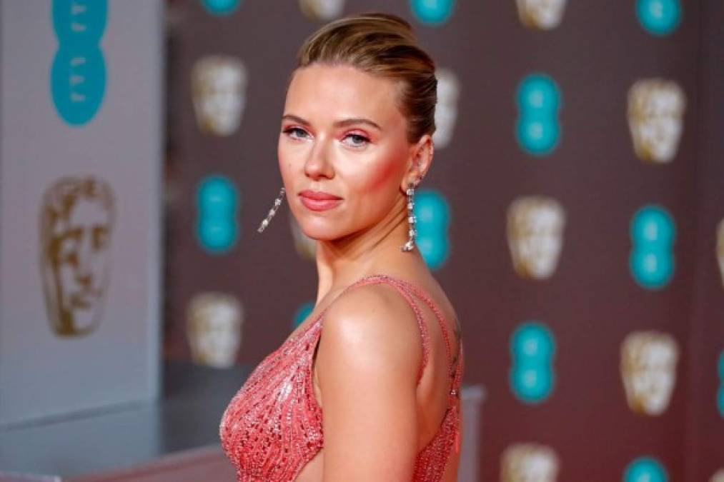 Premios BAFTA: Scarlett Johansson deslumbró con sexy vestido en la gala